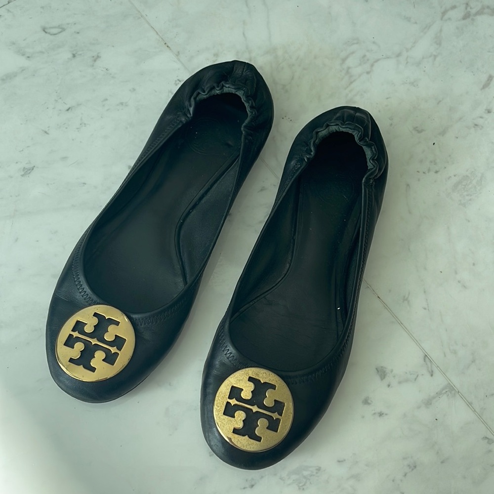 BLACK FRIDAY SALE 🚨 Tory Burch Black Reva Flats w/ Gold Logo